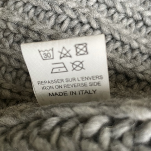 Gorgeous Soft Grey Warm Cardigan Sweater ❄️ - Picture 9 of 9